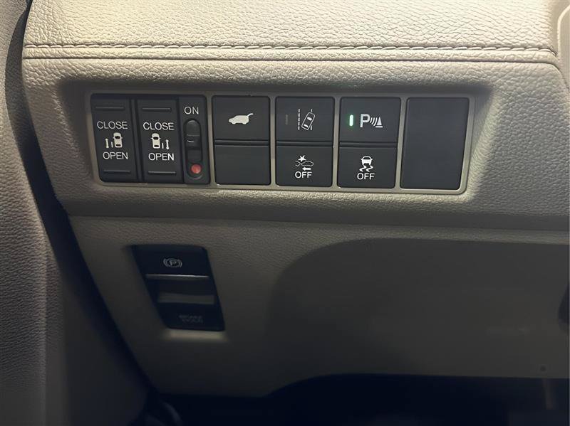 Used 2018 Honda Odyssey Elite image 14