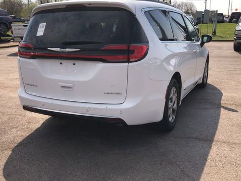 Used 2023 Chrysler Pacifica Limited FWD image 7