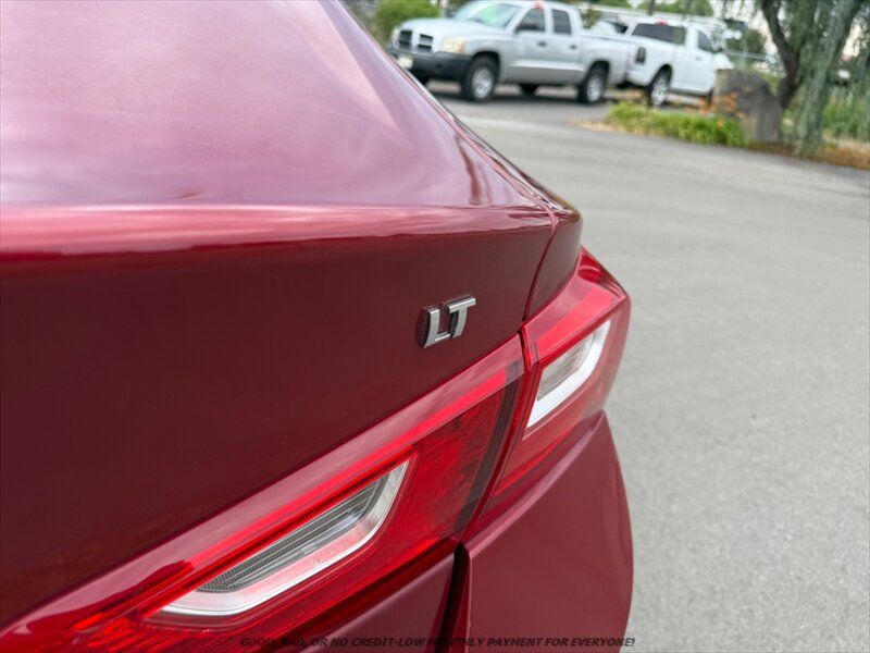 Used 2017 Chevrolet Malibu LT FWD image 28
