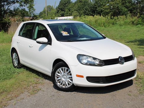 Used 2011 Volkswagen Golf 4-Door FWD image 3