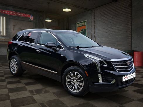 Used 2019 Cadillac XT5 Premium Luxury w/ Driver Assist Package FWD image 2
