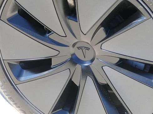 Used 2025 Tesla Model 3 Long Range image 10