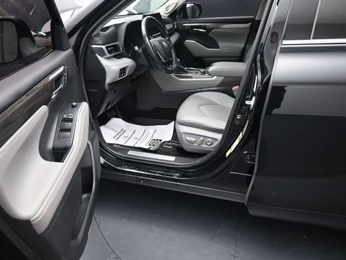 Used 2020 Toyota Highlander Limited AWD/4WD image 15