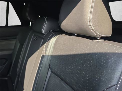 Used 2021 Volkswagen Atlas Cross Sport SEL R-Line w/ Cross Sport MDO Package image 18