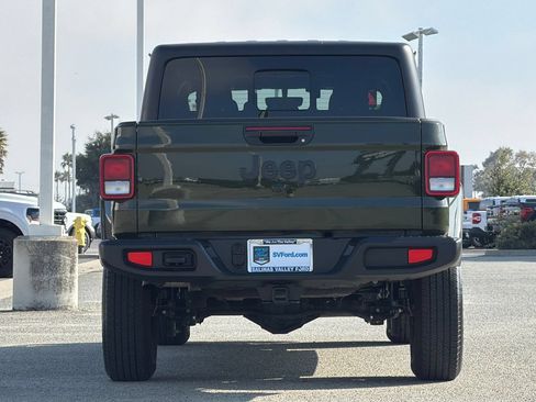 Used 2022 Jeep Gladiator Sport AWD/4WD image 5