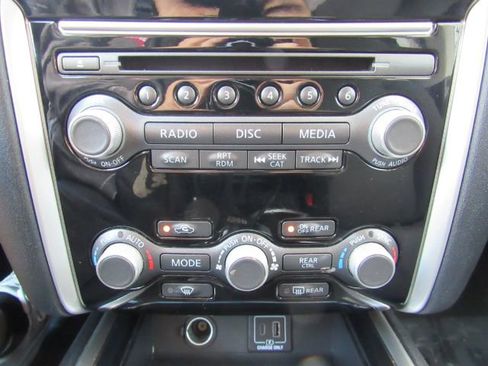 Used 2020 Nissan Pathfinder SV image 45