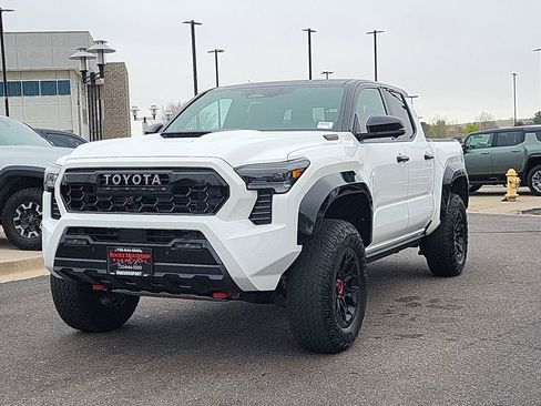 Used 2025 Toyota Tacoma TRD Pro AWD/4WD image 8