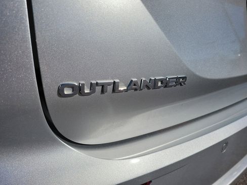 Used 2024 Mitsubishi Outlander SE image 10
