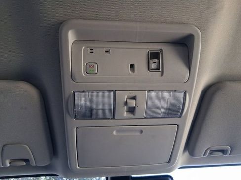 Used 2024 Nissan Titan SV w/ SV Convenience Package image 7