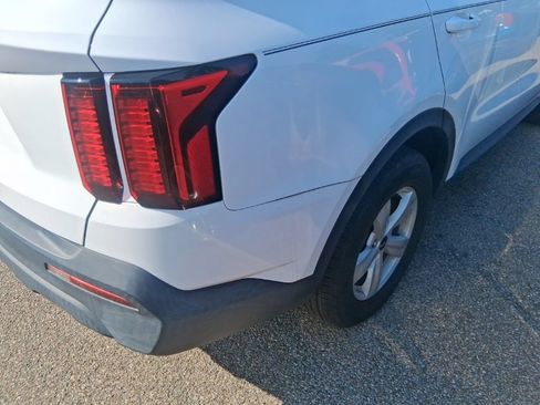 Certified 2023 Kia Sorento LX FWD image 15