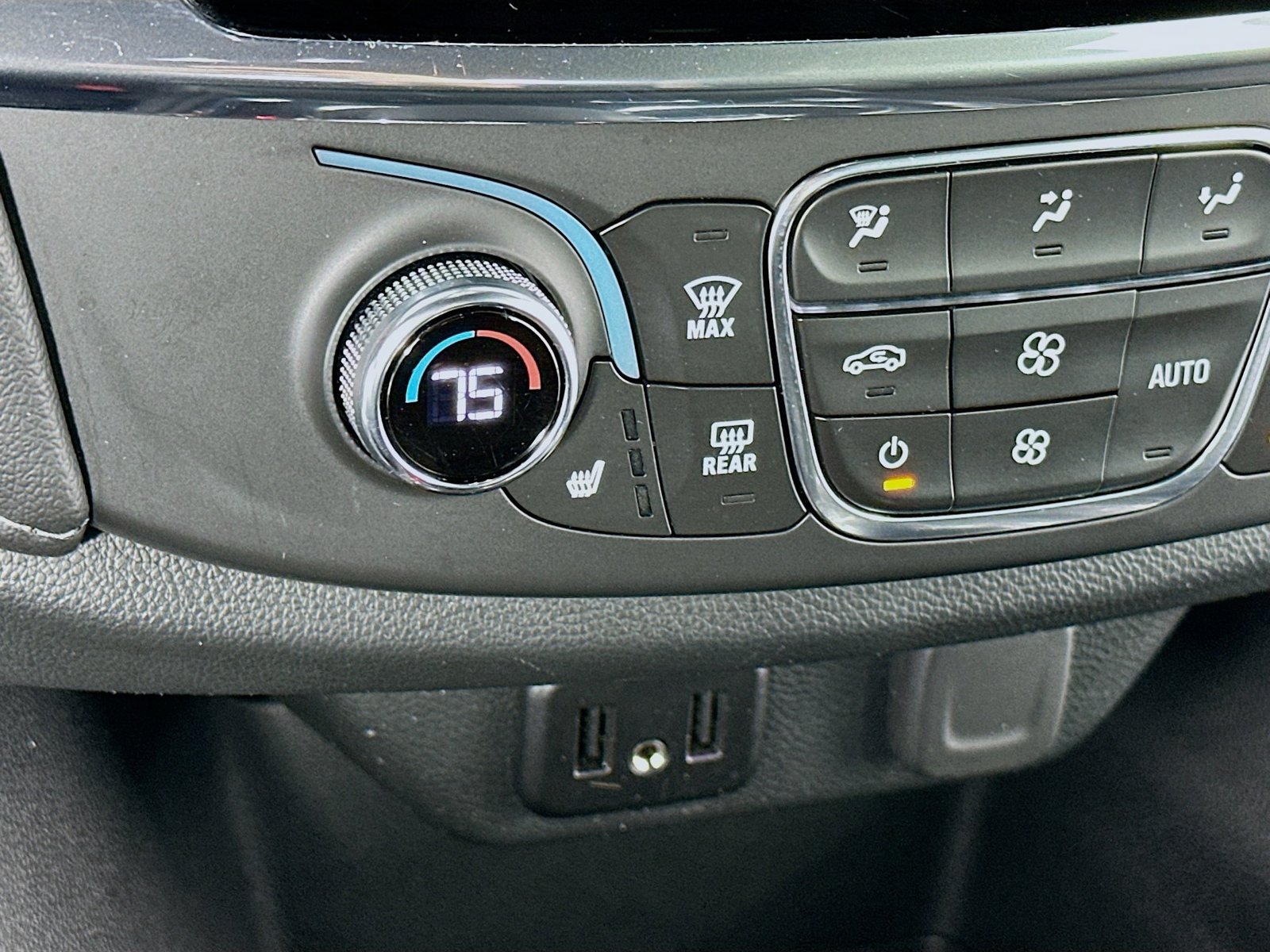 Used 2023 Chevrolet Traverse LT FWD image 21