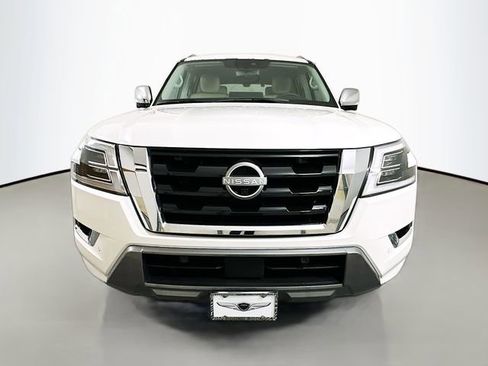 Used 2024 Nissan Armada Platinum w/ Captain's Chairs Package RWD image 2