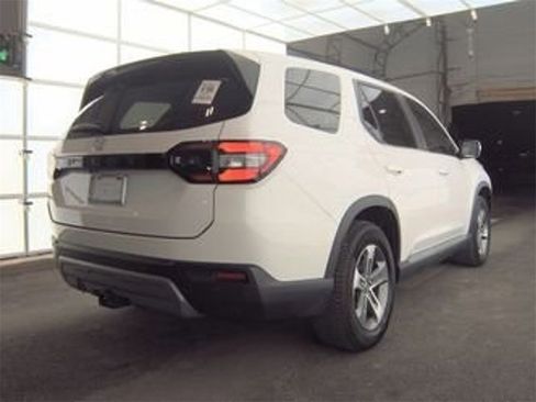 Used 2023 Honda Pilot EX-L image 2