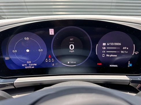 Certified 2025 Porsche Macan 4S Electric AWD/4WD image 25
