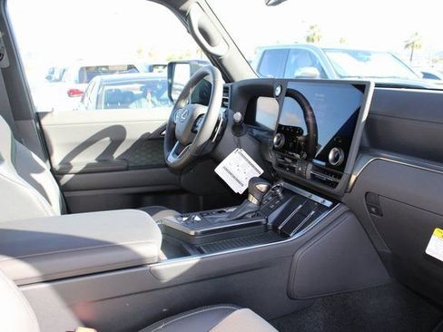 Certified 2025 Lexus GX 550 image 5