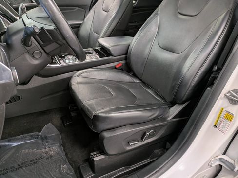 Used 2019 Ford Edge Titanium w/ Equipment Group 301A image 10