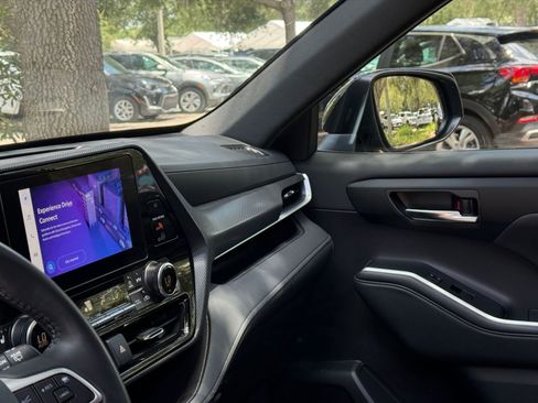 Used 2025 Toyota Highlander XSE AWD/4WD image 36