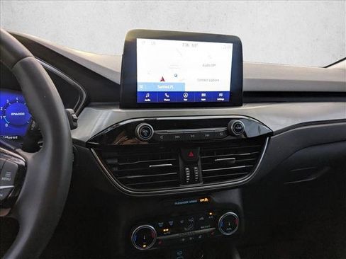 Used 2022 Ford Escape Titanium w/ Class II Trailer Tow Package image 11