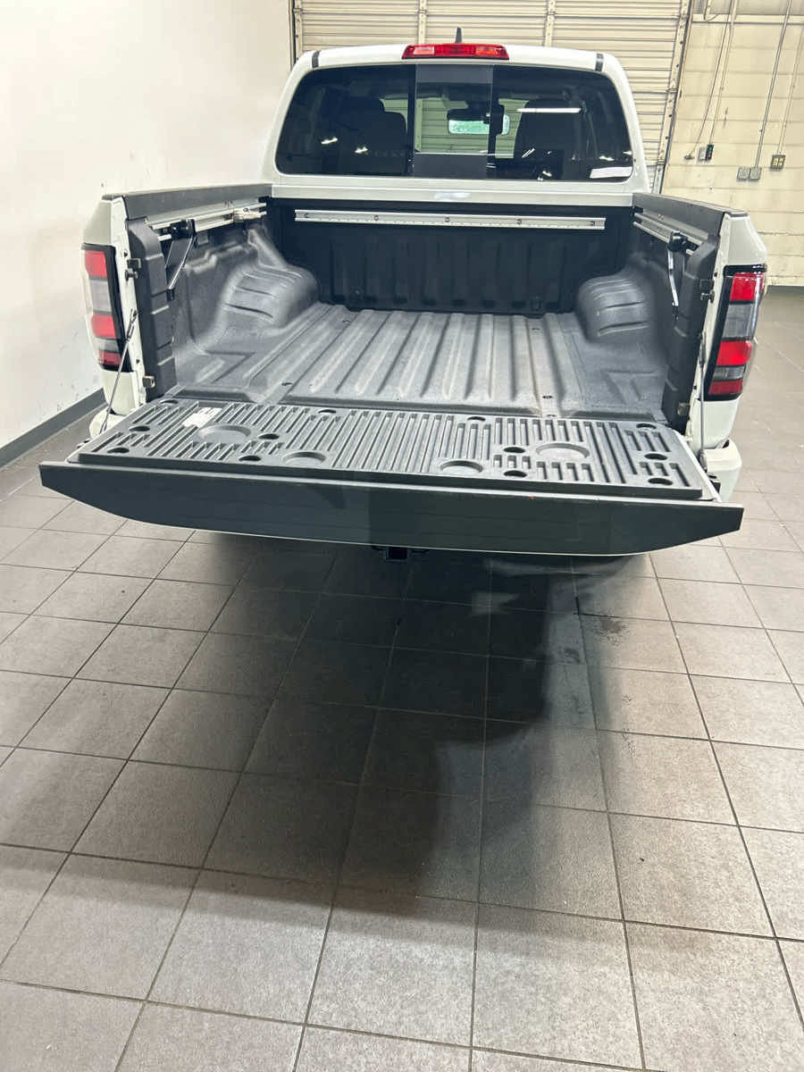 Used 2023 Nissan Frontier SV w/ SV Convenience Package AWD/4WD image 11