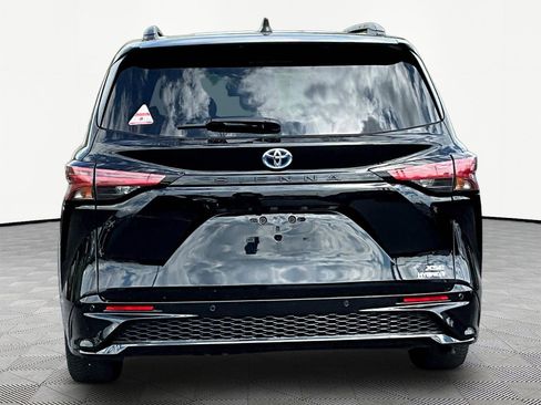 Used 2021 Toyota Sienna XSE w/ XSE Plus Package FWD image 5