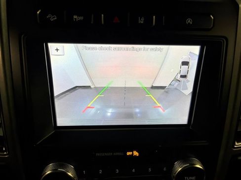 Used 2019 Ford Expedition XLT w/ Equipment Group 202A AWD/4WD image 13