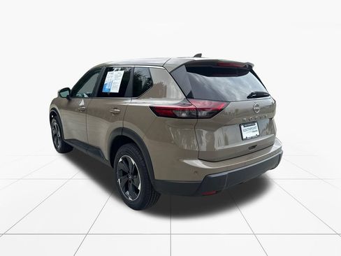 Used 2025 Nissan Rogue SV FWD image 6
