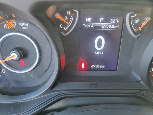 Used 2025 Jeep Wrangler Sport AWD/4WD image 16