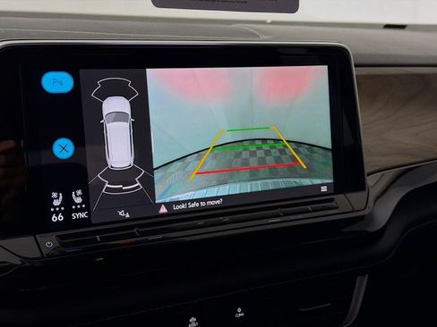 Used 2025 Volkswagen Atlas SE image 16