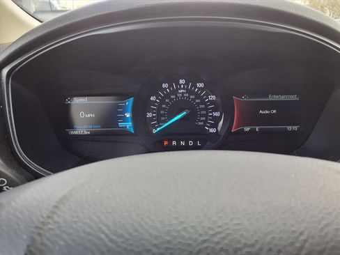 Used 2018 Ford Fusion SE w/ Fusion SE Technology Package image 14