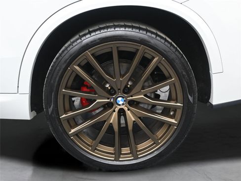 Used 2024 BMW X5 xDrive40i w/ Executive Package image 12