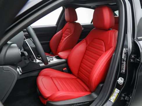 New 2025 Alfa Romeo Giulia w/ Veloce Package Rwd image 21