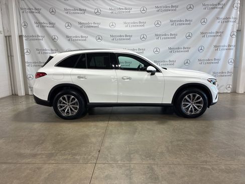 Used 2025 Mercedes-Benz GLC 300 4MATIC image 3