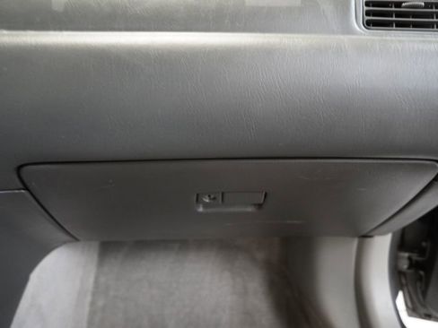 Used 2000 Toyota Camry LE FWD image 32