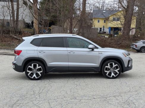 Used 2023 Volkswagen Taos SEL image 2