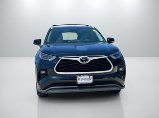 Used 2023 Toyota Highlander XLE FWD video 2