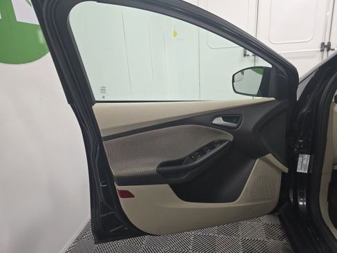 Used 2014 Ford Focus SE FWD image 23