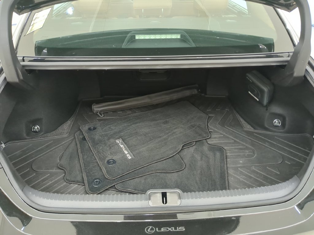 Used 2023 Lexus ES 350 Ultra Luxury w/ Accessory Package (Z2) FWD image 32
