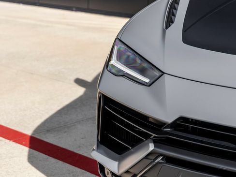 Used 2024 Lamborghini Urus Performante AWD/4WD image 23