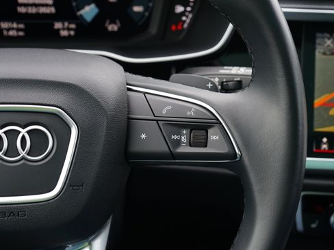 Used 2024 Audi Q3 2.0T Premium Plus w/ Premium Plus Package image 32