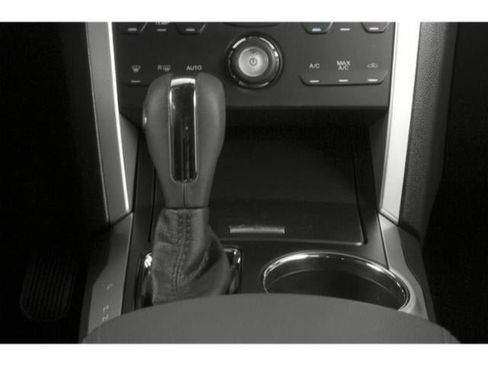 Used 2015 Ford Explorer XLT w/ Equipment Group 202A FWD image 10