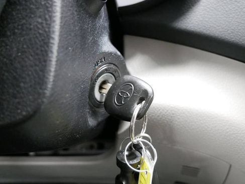 Used 2011 Toyota Highlander 2WD w/ Tech Pkg image 26