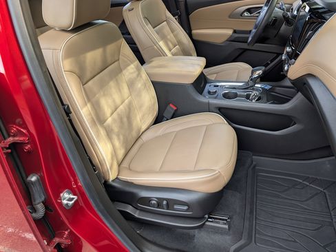 Used 2023 Chevrolet Traverse Premier image 22