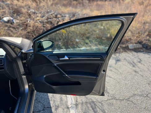 Used 2016 Volkswagen Golf 4-Door image 29