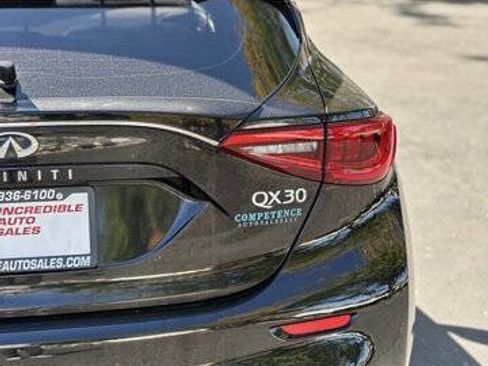 Used 2017 INFINITI QX30 Premium w/ Navigation Package image 6