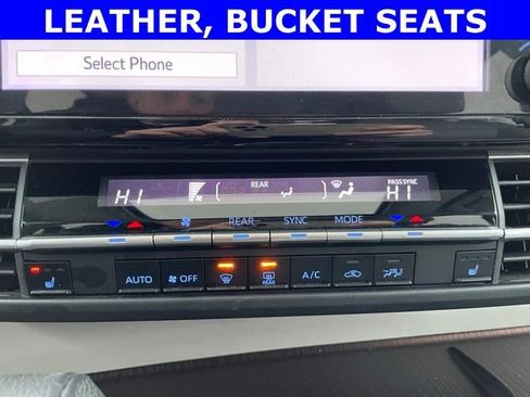 Used 2024 Toyota Sienna XLE image 21