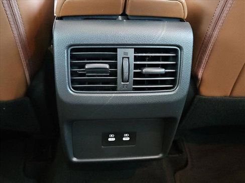 Used 2024 Nissan Rogue Platinum FWD image 18