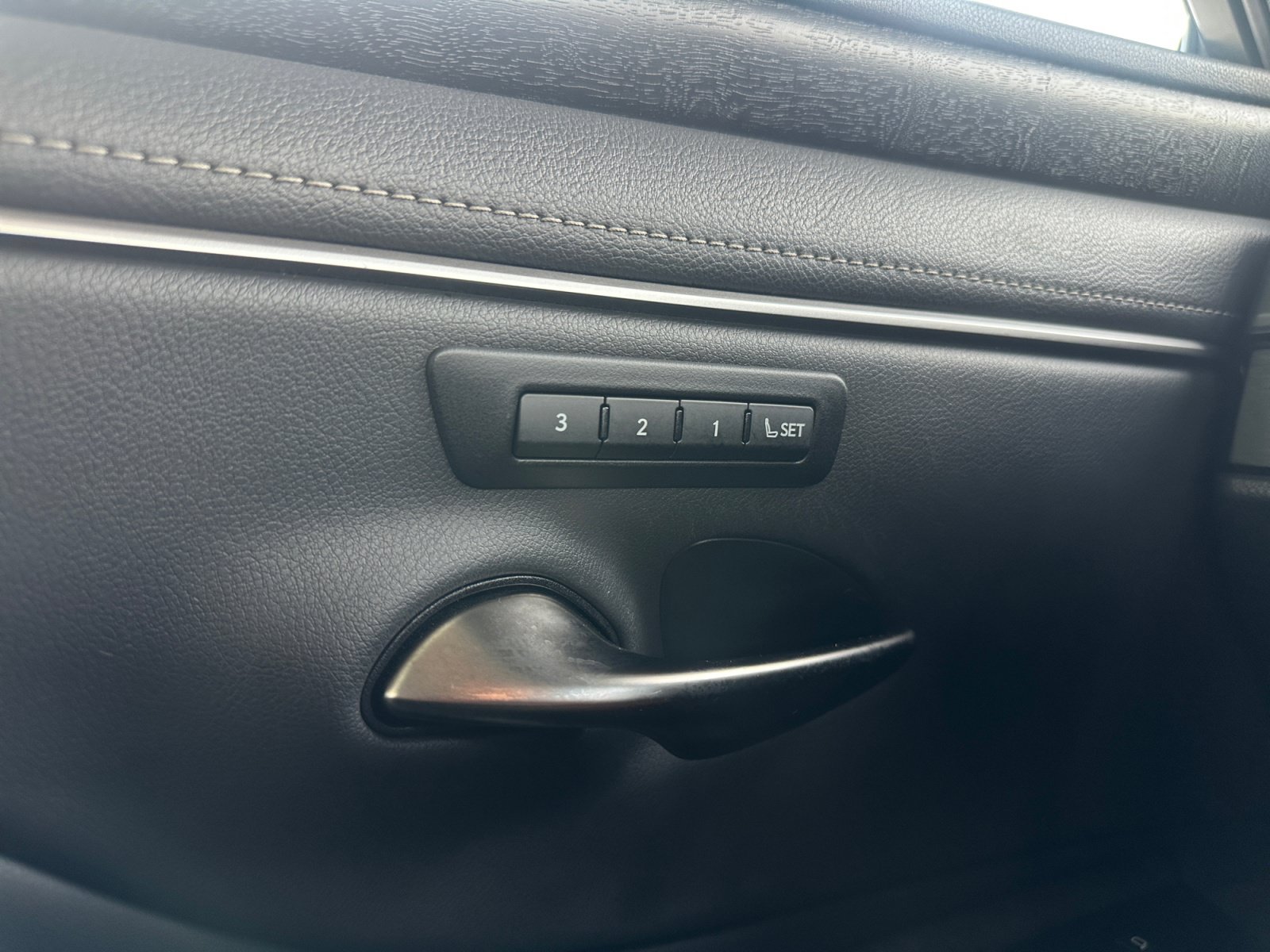 Used 2024 Lexus ES 300h w/ Premium Package FWD image 27