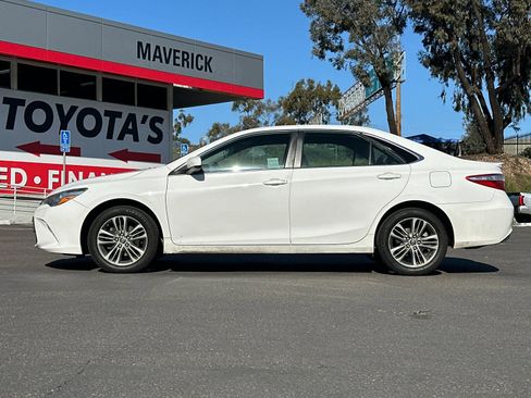 Used 2017 Toyota Camry SE image 2