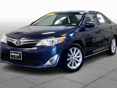 Used 2014 Toyota Camry XLE w/ Leather Package image 2