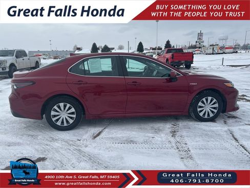 Used 2021 Toyota Camry LE image 10